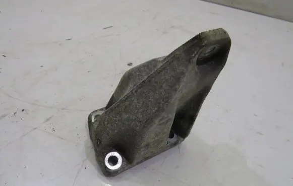 BMW 1 F20 F21 Engine mounting bracket 6788608