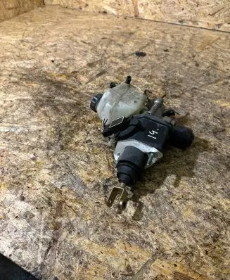 Mercedes-Benz E W211 Master brake cylinder A2114300302 0204251302