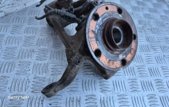 Volkswagen Golf VII Front wheel hub