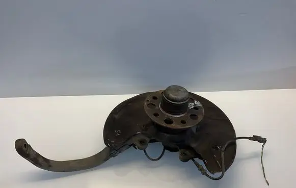 Mercedes-Benz E W211 Front wheel hub