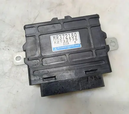 Mitsubishi Pajero Engine control unit/module ECU MR372180 8224 X2T32775