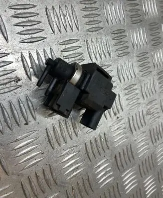 Vacuum valve