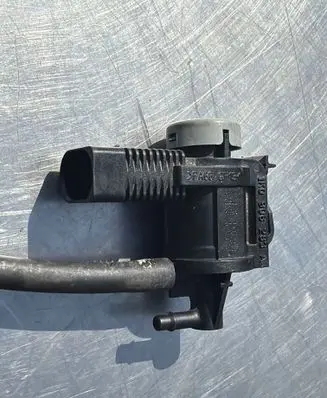 Audi Q5 SQ5 8R Turbo solenoid valve 1K0906283A