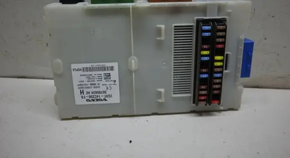 Volvo V70 Comfort/convenience module 30765624AE