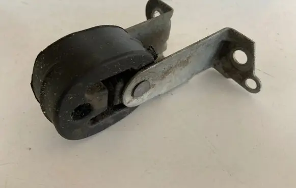 Audi Q5 SQ5 Muffler mount bracket/holder 8K0253144E 8D0253147G