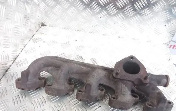 Volvo V70 Exhaust manifold 8642826