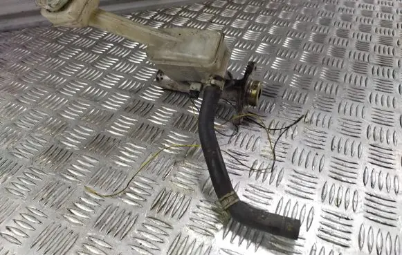 Nissan X-Trail T30 Master brake cylinder