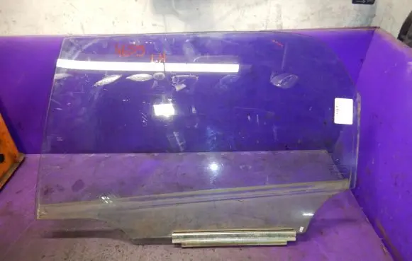 Suzuki Alto Front door window glass four-door