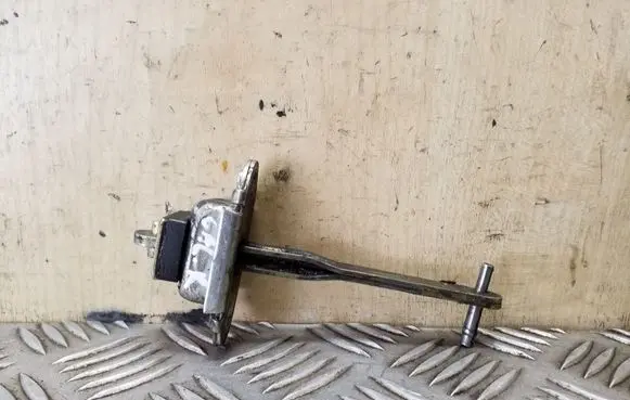 Opel Frontera B Rear door check strap stopper