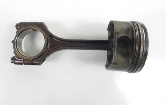 KIA Ceed Piston with connecting rod