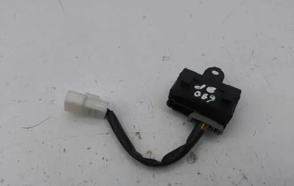 Toyota Avensis T250 Seat heating relay 875010W0100