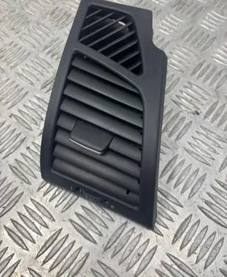 BMW 1 E81 E87 Dashboard side air vent grill/cover trim P010204439