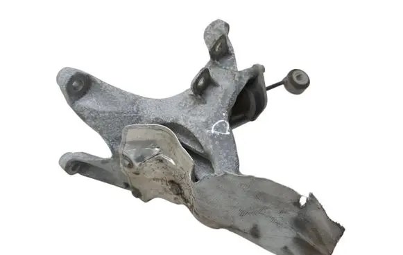 Engine mounting bracket