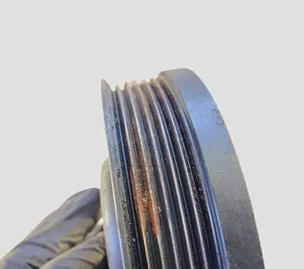 Volkswagen Golf V Crankshaft pulley 03G105243