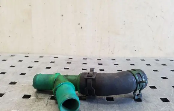 Renault Trafic II (X83) Engine coolant pipe/hose
