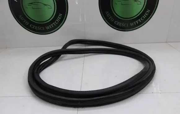 BMW 2 F46 Rubber seal rear door 731681804