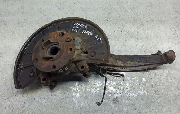 Volkswagen Touareg I Front wheel hub 7L0407258A