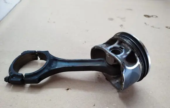 Mercedes-Benz C W205 Piston with connecting rod