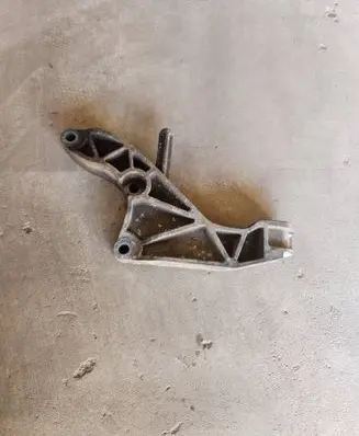 Opel Zafira B Engine mounting bracket 24459826