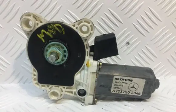 Mercedes-Benz C W203 Front door window regulator motor A2037203046