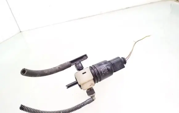 Mercedes-Benz E W212 Windscreen/windshield washer pump 2048660221