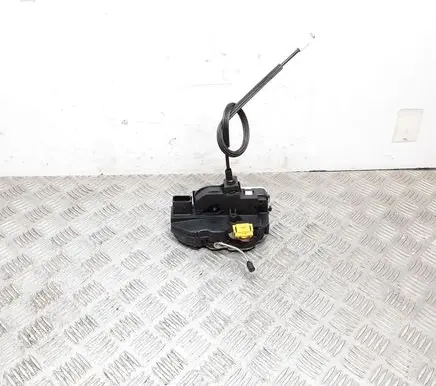 Opel Insignia A Front door lock 3023880