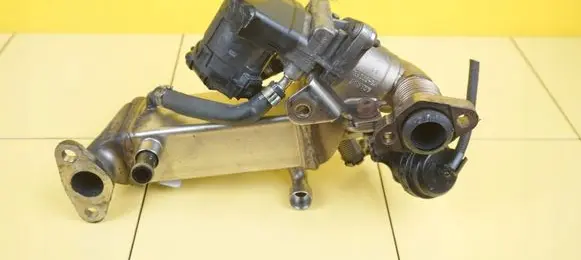 BMW 1 E81 E87 EGR valve cooler 7810166 N47D20C