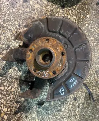Seat Leon (1P) Front wheel hub