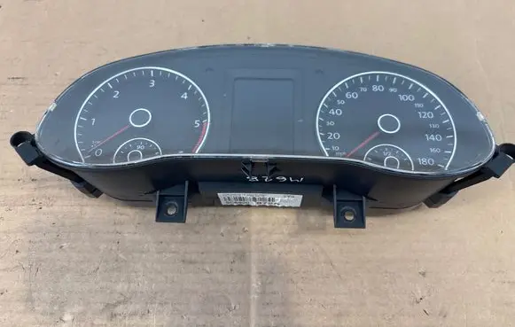 Volkswagen Jetta VI Speedometer (instrument cluster) 5C6920972A 1241312587 ZYS000191