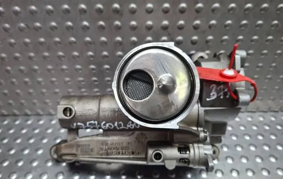 Citroen C3 Picasso Oil pump S26338371 V757601280