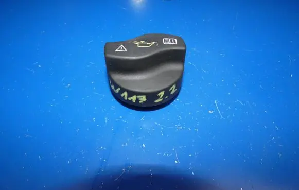 Mercedes-Benz CLA C117 X117 W117 Oil filler cap 