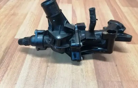 Thermostat/thermostat housing