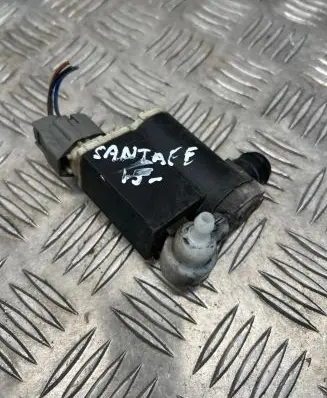 Hyundai Santa Fe Windscreen/windshield washer pump 985102W100