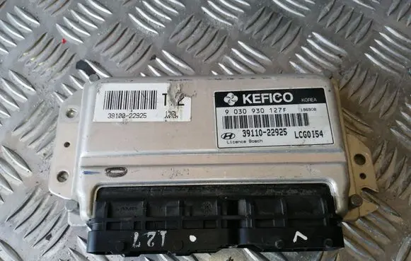 Hyundai Accent Engine control unit/module 3911022925 9030930127F