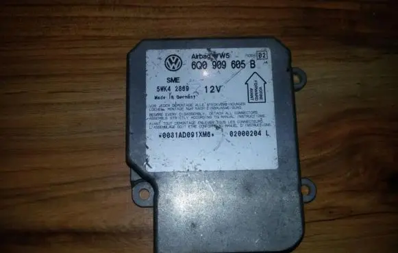 Volkswagen PASSAT B5 Airbag control unit/module 6Q0909605B