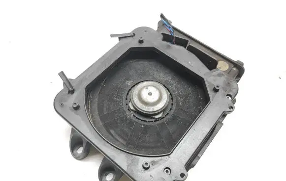 BMW 2 F46 Subwoofer speaker 9275996 16014310 20MAY16