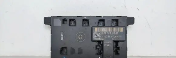 Mercedes-Benz C W203 Door control unit/module 2038201585 351321