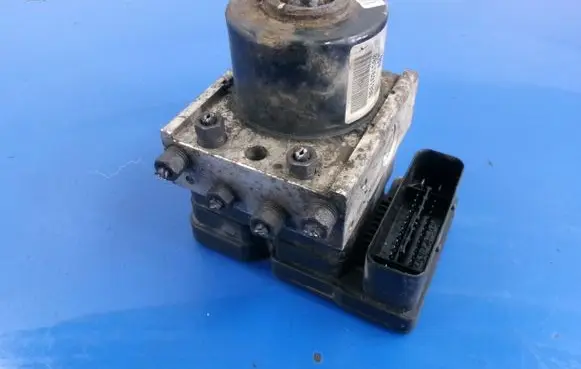 Mercedes-Benz E C207 W207 ABS Pump 9661691580