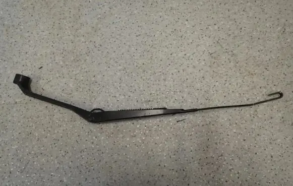 Suzuki Grand Vitara II Front wiper blade arm