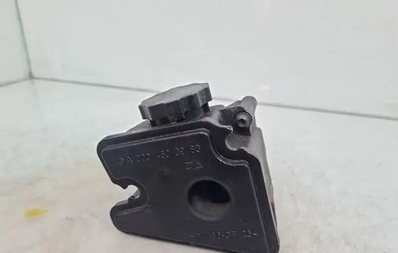 Mercedes-Benz CLS C219 Power steering fluid tank/reservoir A0004600983