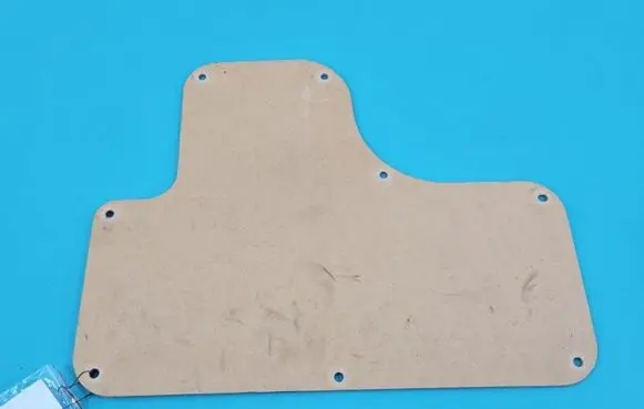 Center/middle under tray cover