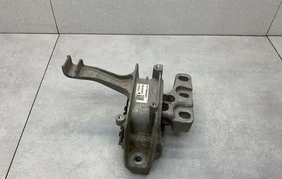 Skoda Octavia Mk3 (5E) Engine mount bracket 5WA199262D