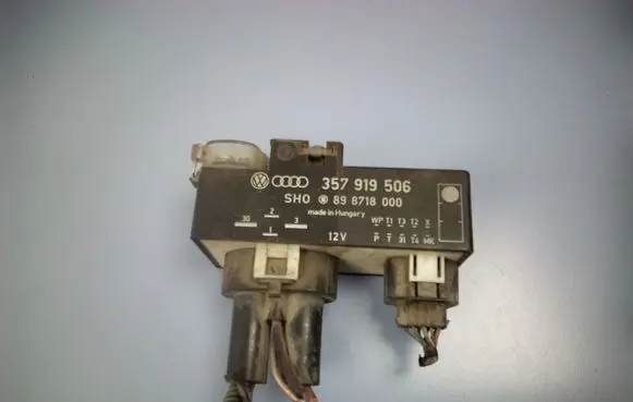 Volkswagen PASSAT B5 Coolant fan relay 357919506 898718000