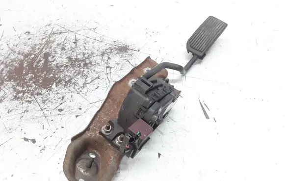 Nissan Primera Accelerator throttle pedal 18002AU400