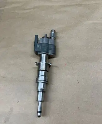BMW 3 E90 E91 Fuel injector 7589048 10181010 PA66GF35