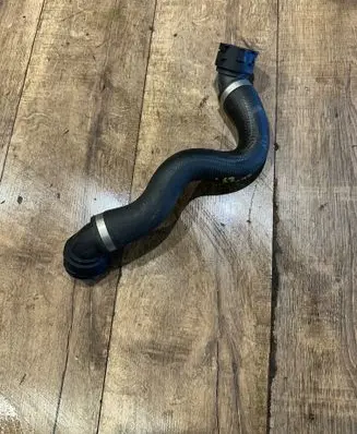 Engine coolant pipe/hose