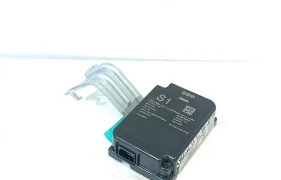 Toyota Sienna XL40 IV Door central lock control unit/module 897B008010 84743401F RLVBCGQ200162