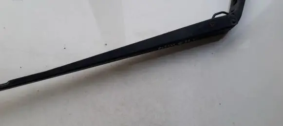 Front wiper blade arm
