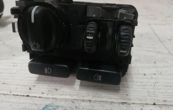 Volvo XC90 Light switch 8685452