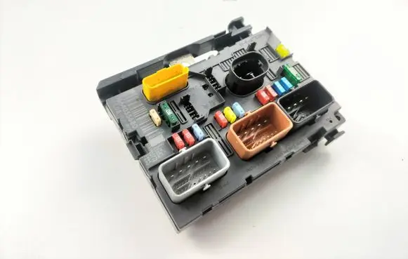 Citroen C4 I Picasso Fuse module 9664055680